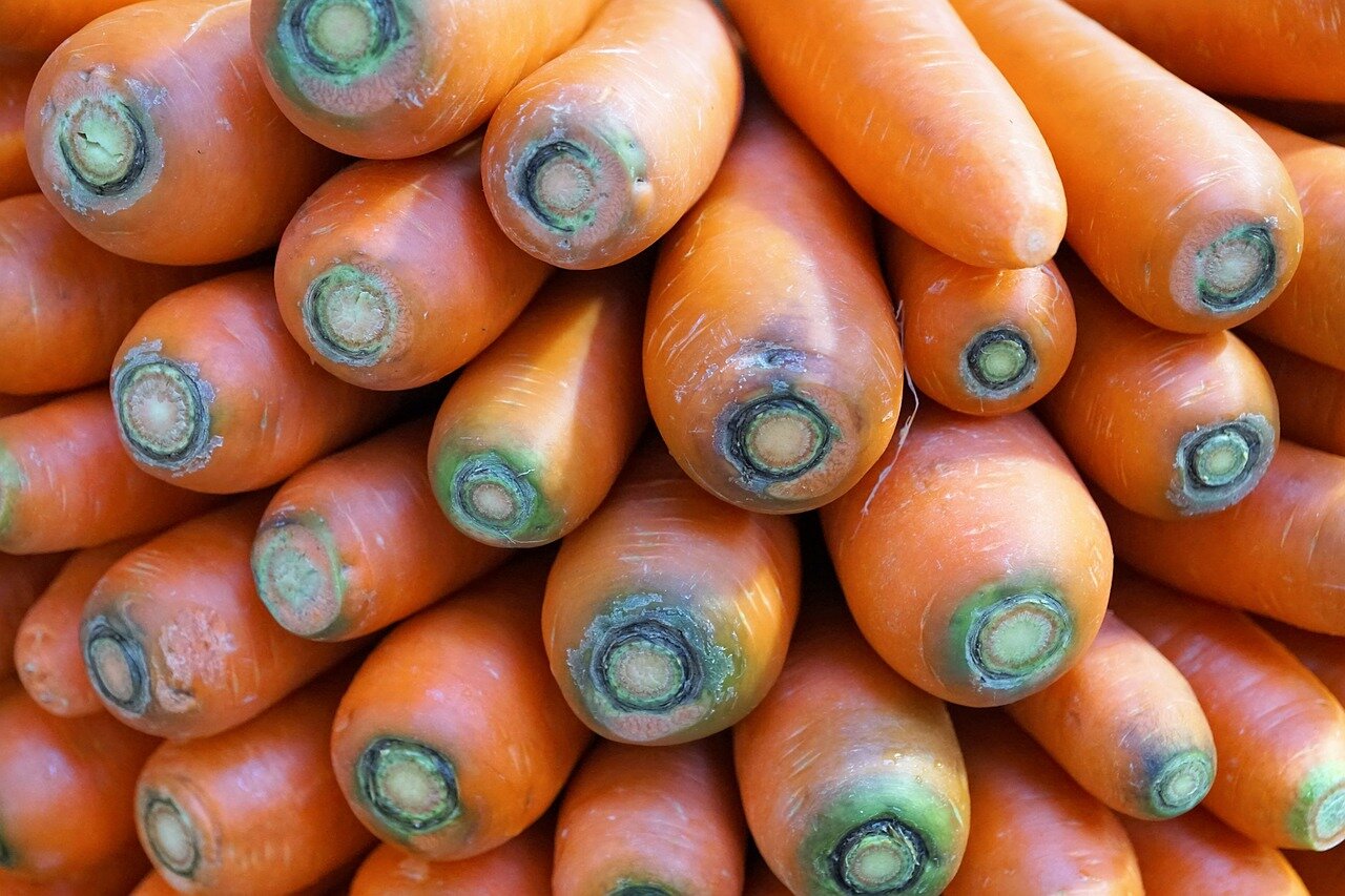 Обрезала морковку