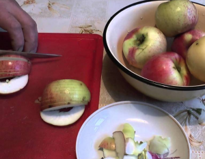 Режем яблоки