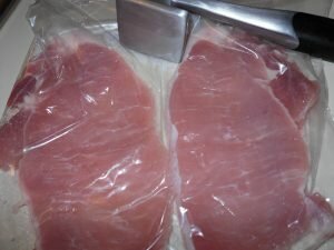 Упаковка мяса в полиэтилен
